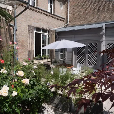 Une maison en ville, Hyper Centre ville, Spa Couette-café Amiens